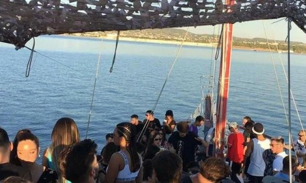 Πάρτι σε σκάφη για να αποφύγουν τους ελέγχους του κορονοϊού